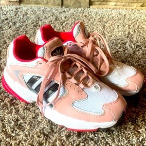Adidas Women’s shoes Size 7